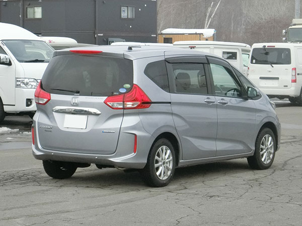 フリードハイブリッド