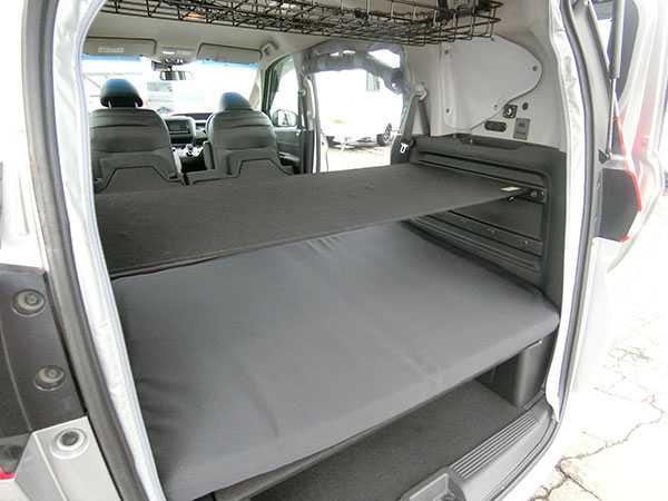 フリードハイブリッド